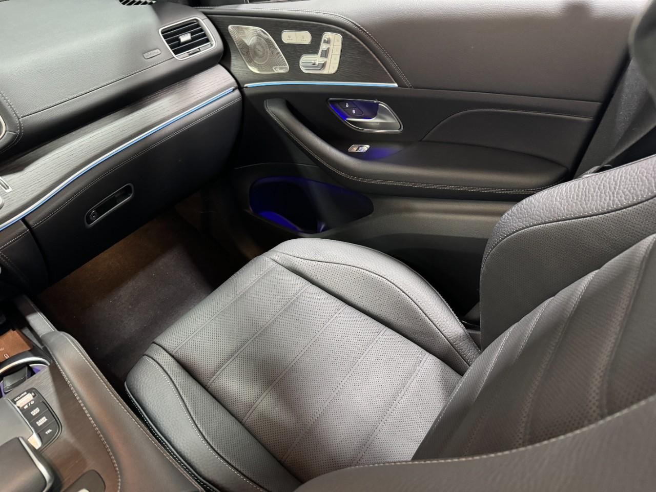 Mercedes-Benz GLE Vehicle Full-screen Gallery Image 17