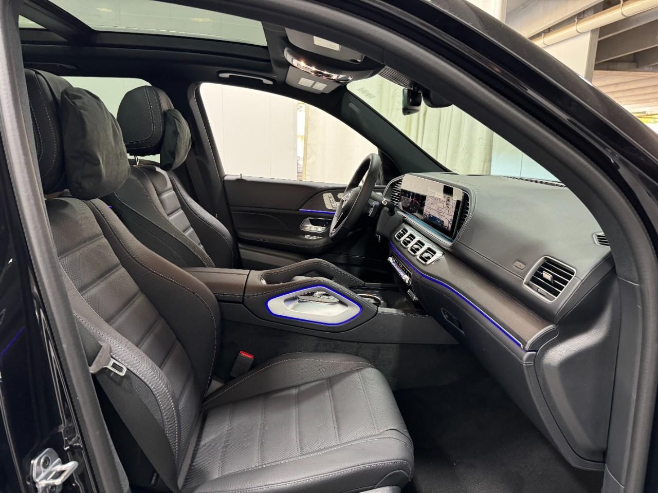 Mercedes-Benz GLE Vehicle Full-screen Gallery Image 18