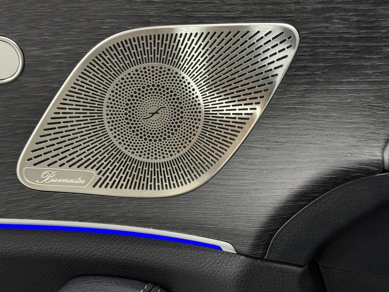 Mercedes-Benz GLE Vehicle Full-screen Gallery Image 23