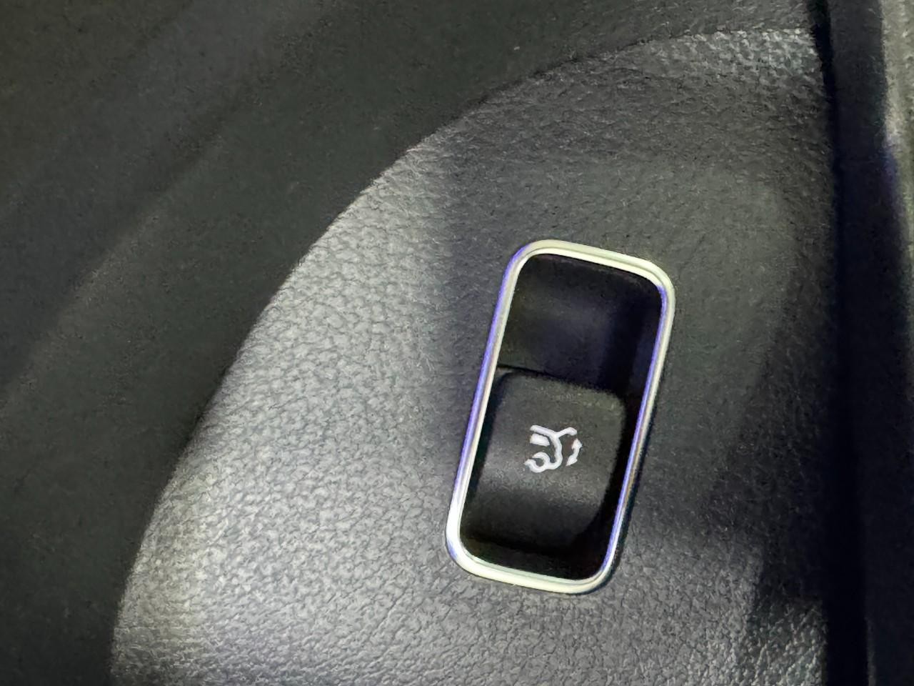 Mercedes-Benz GLE Vehicle Full-screen Gallery Image 27