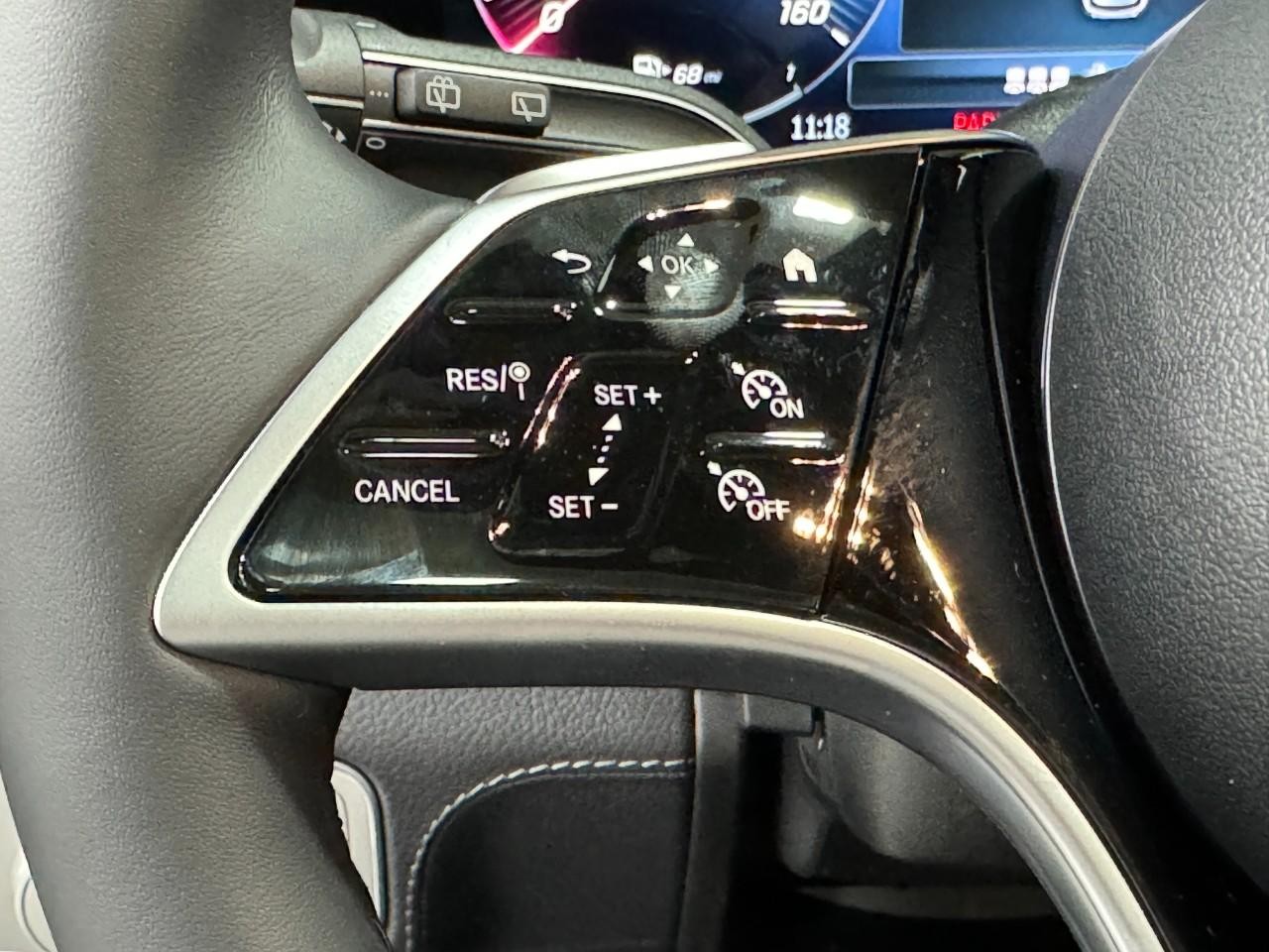 Mercedes-Benz GLE Vehicle Full-screen Gallery Image 31