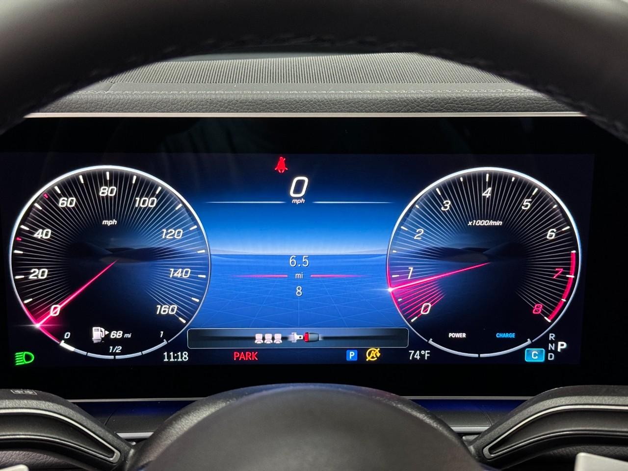 Mercedes-Benz GLE Vehicle Full-screen Gallery Image 33