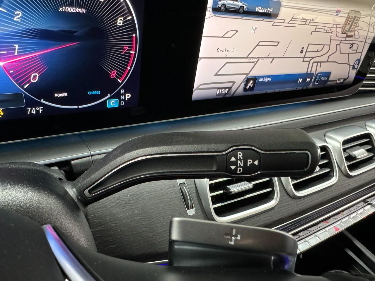 Mercedes-Benz GLE Vehicle Full-screen Gallery Image 34