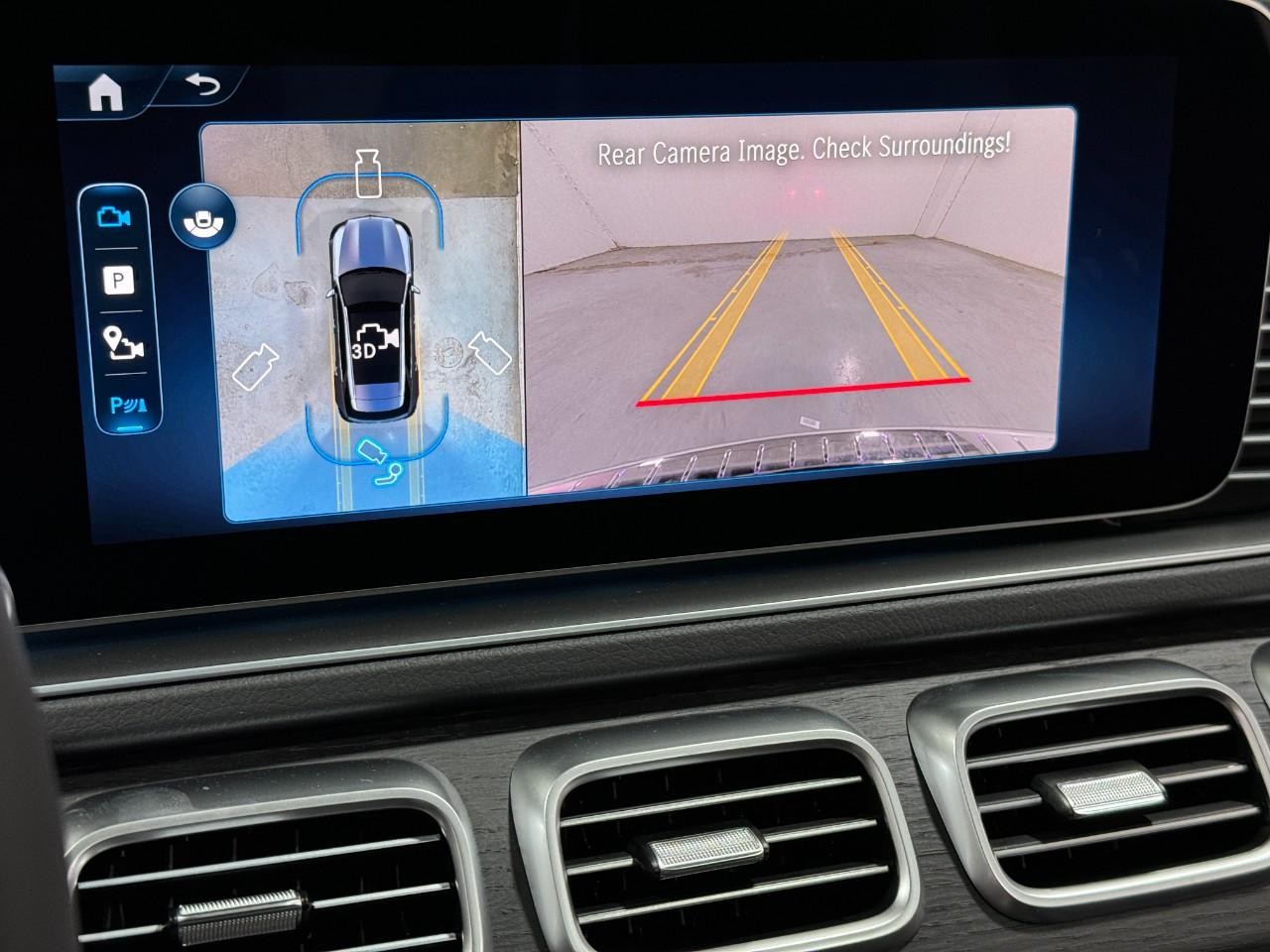 Mercedes-Benz GLE Vehicle Full-screen Gallery Image 35