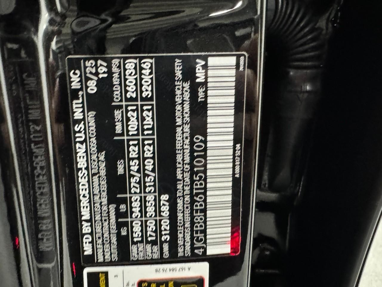 Mercedes-Benz GLE Vehicle Full-screen Gallery Image 36