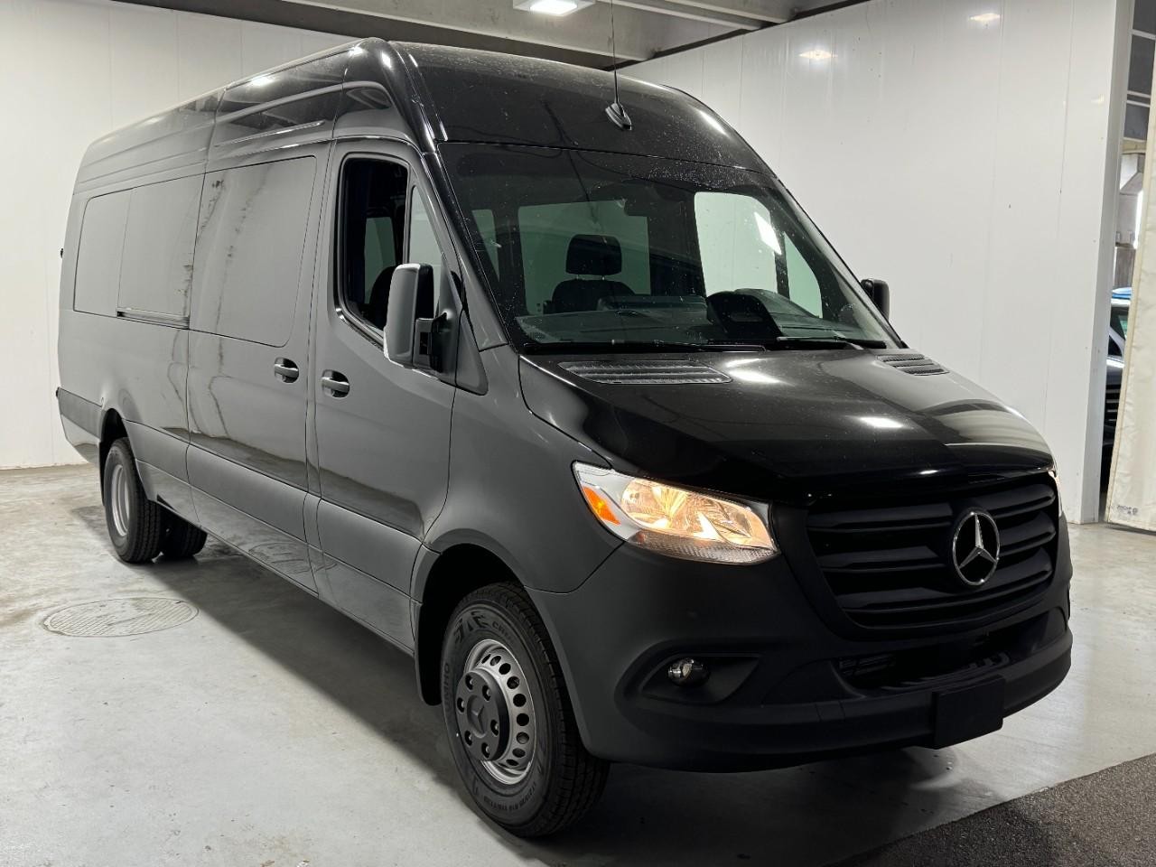 Mercedes-Benz Sprinter Cargo Van Vehicle Full-screen Gallery Image 6