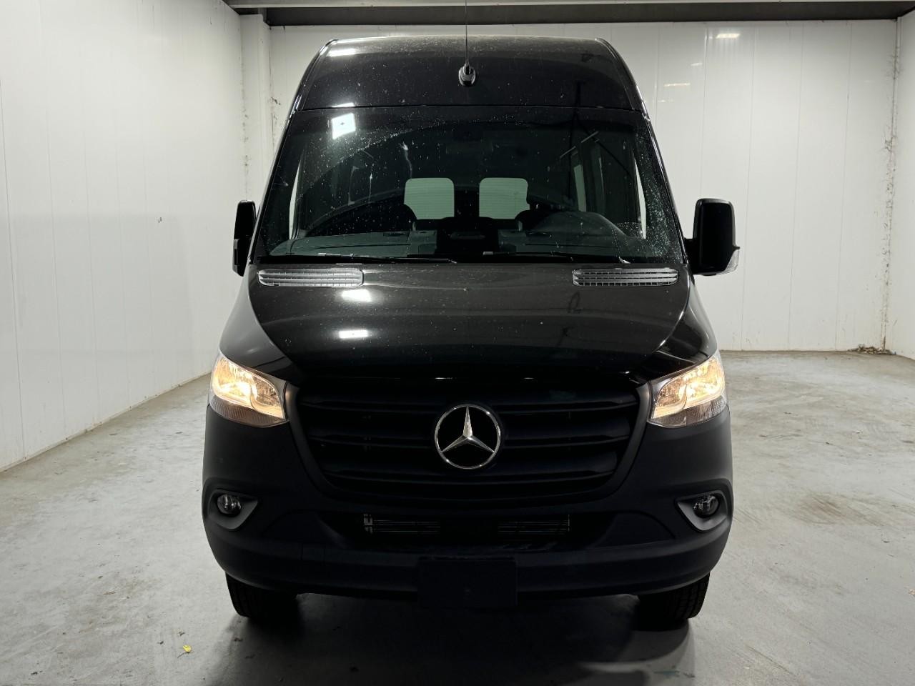 Mercedes-Benz Sprinter Cargo Van Vehicle Full-screen Gallery Image 7