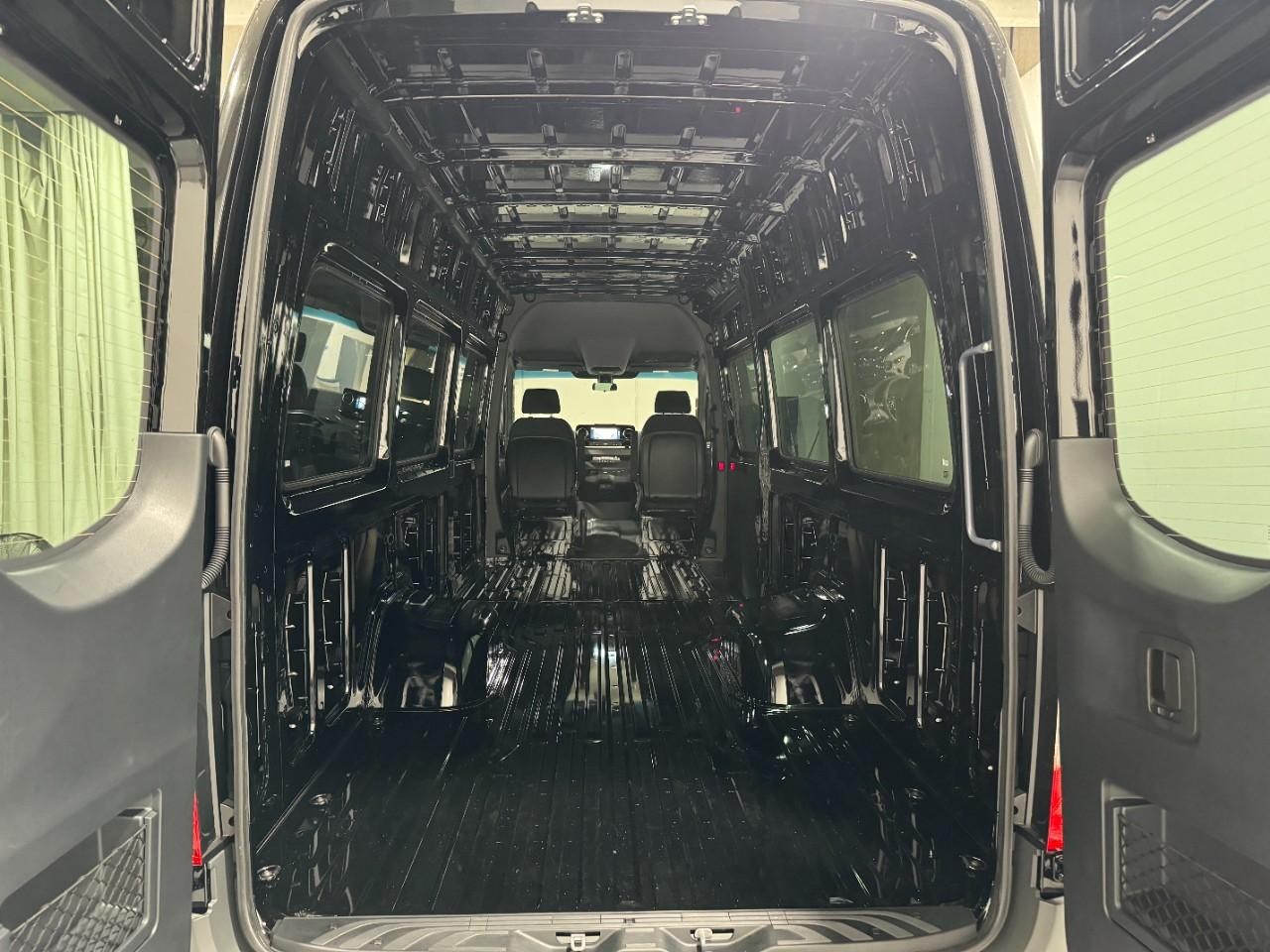 Mercedes-Benz Sprinter Cargo Van Vehicle Full-screen Gallery Image 8