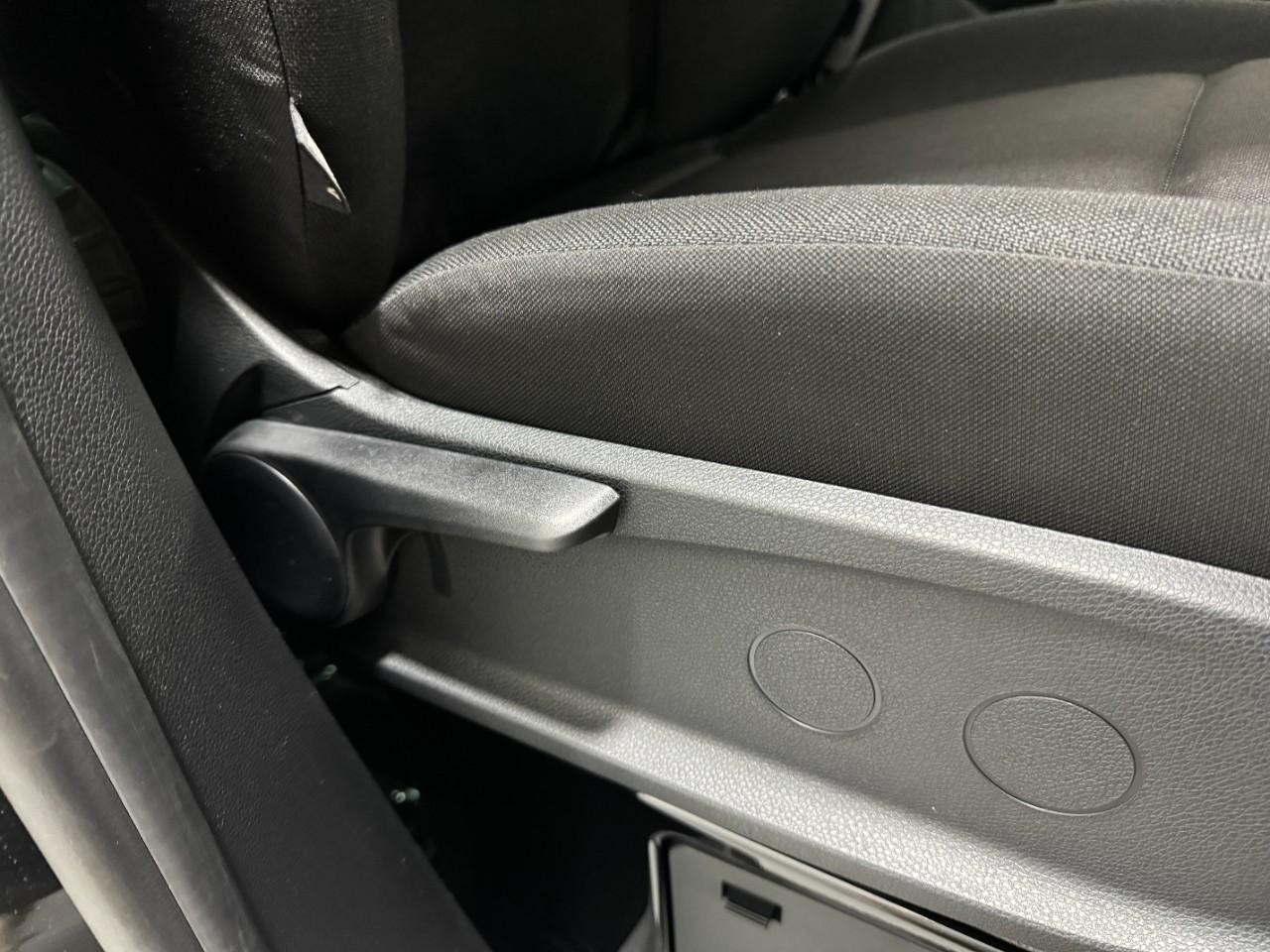 Mercedes-Benz Sprinter Cargo Van Vehicle Full-screen Gallery Image 18