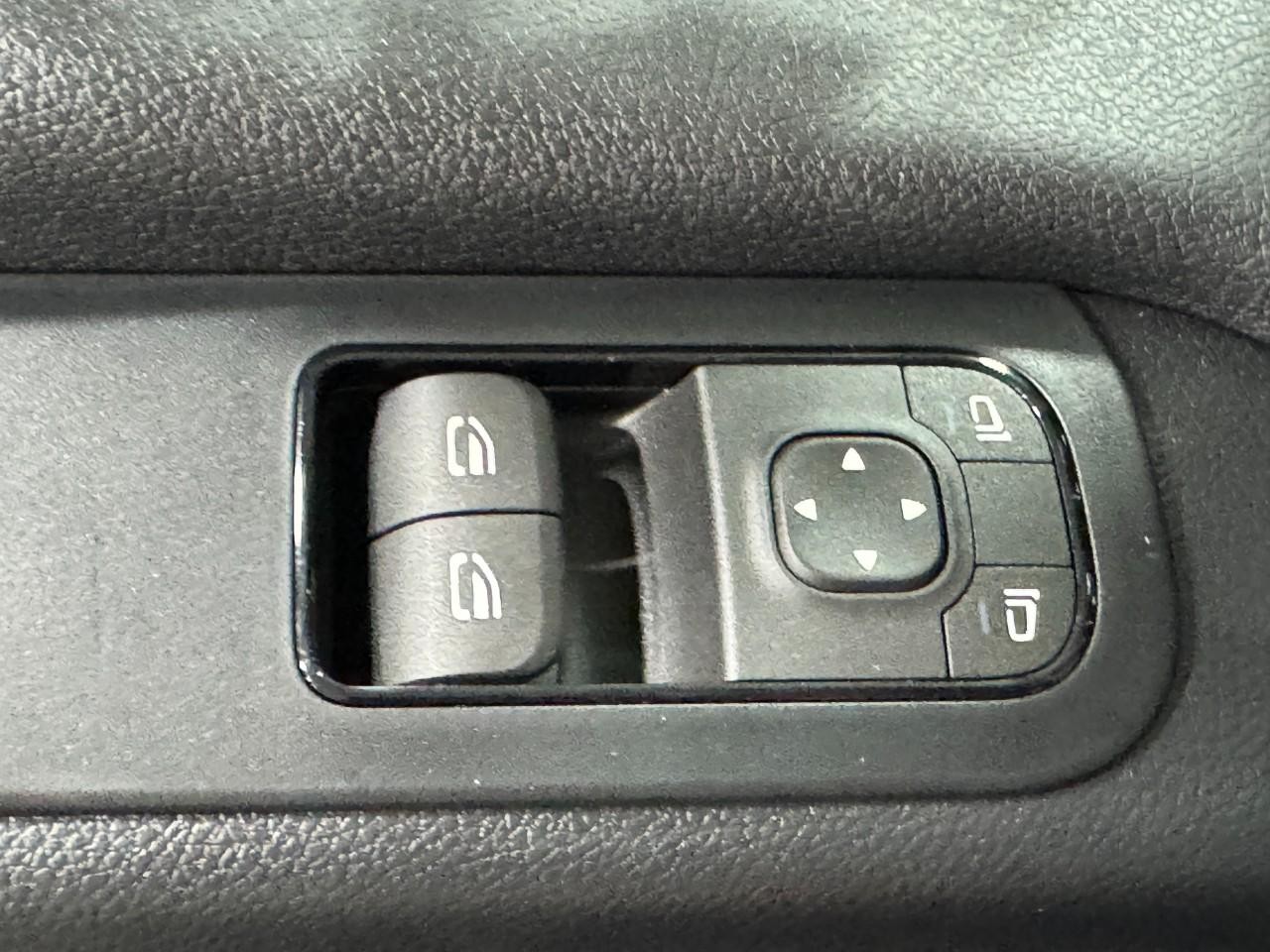 Mercedes-Benz Sprinter Cargo Van Vehicle Full-screen Gallery Image 21