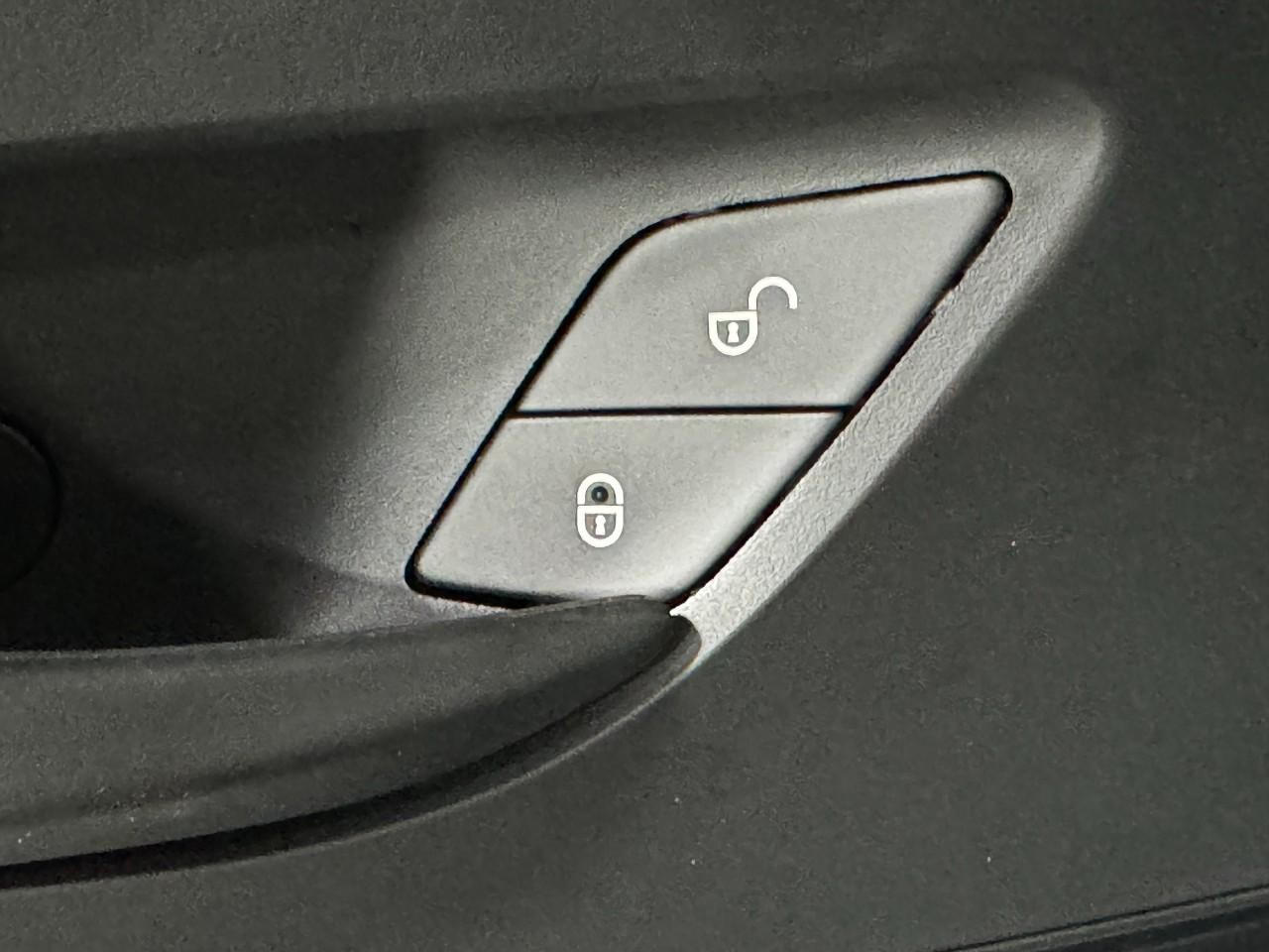 Mercedes-Benz Sprinter Cargo Van Vehicle Full-screen Gallery Image 23