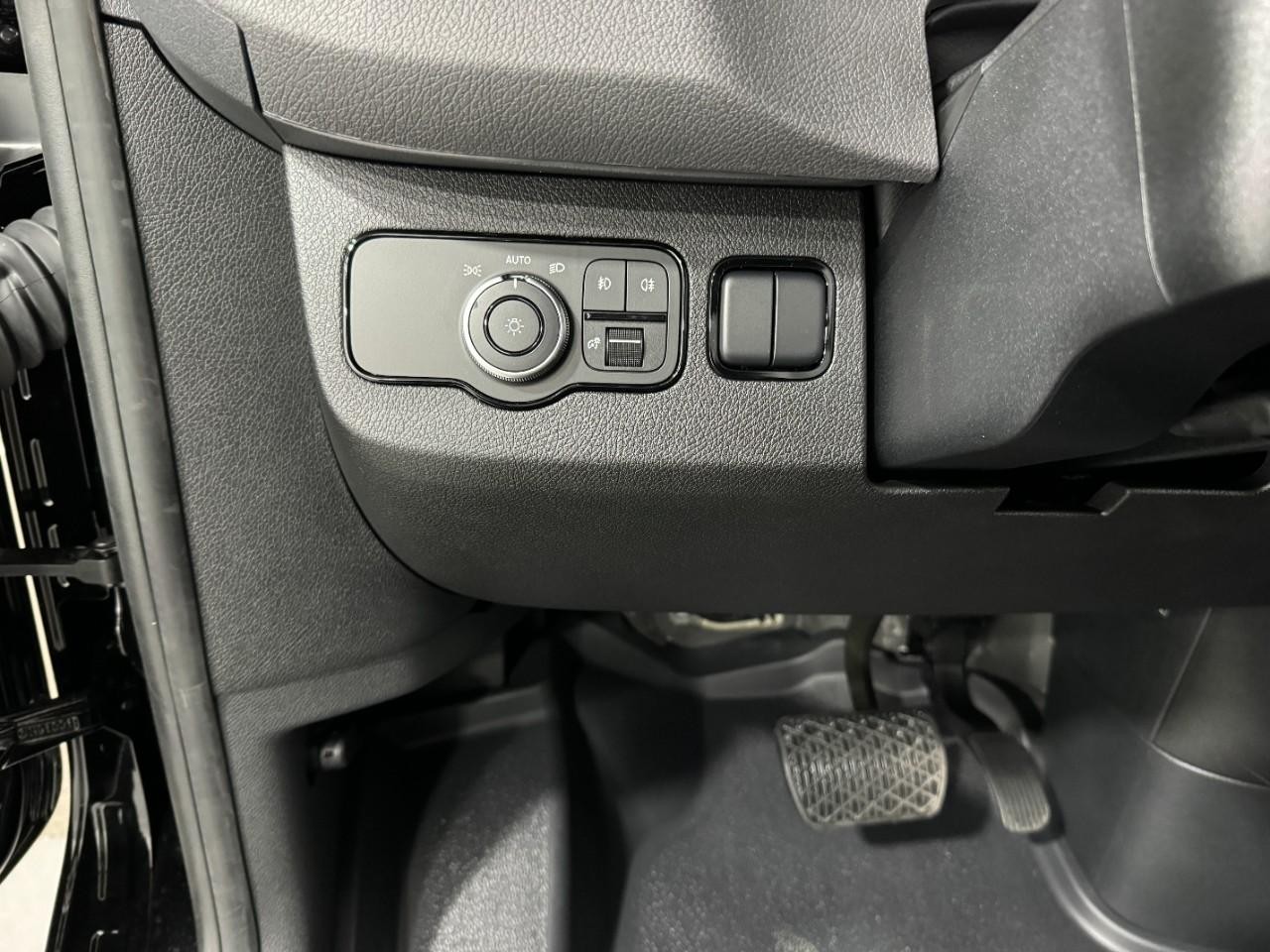 Mercedes-Benz Sprinter Cargo Van Vehicle Full-screen Gallery Image 27