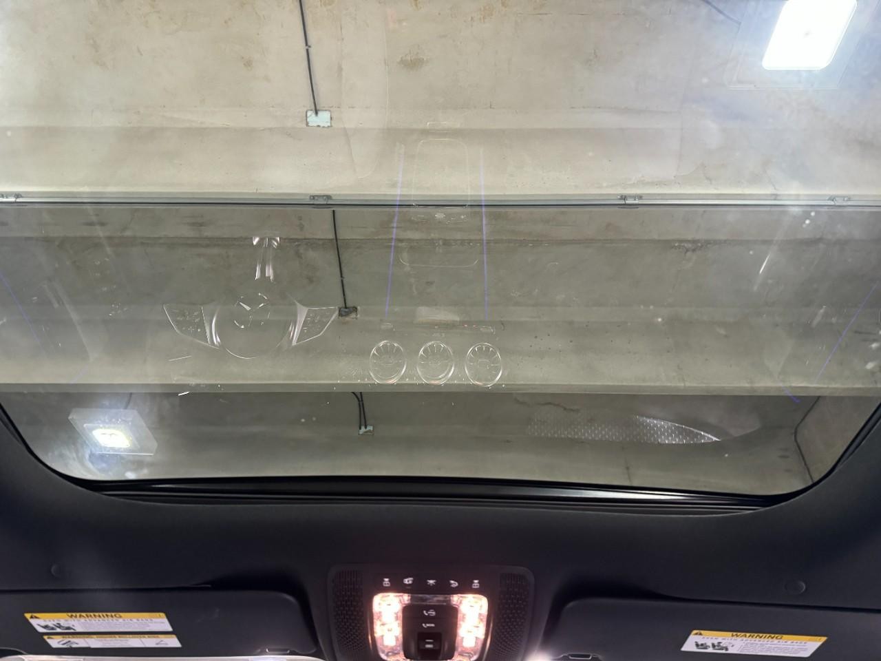 Mercedes-Benz GLA Vehicle Full-screen Gallery Image 11