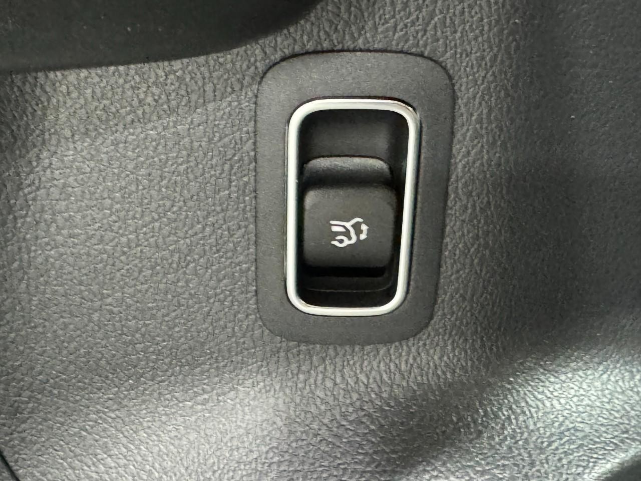 Mercedes-Benz GLA Vehicle Full-screen Gallery Image 27