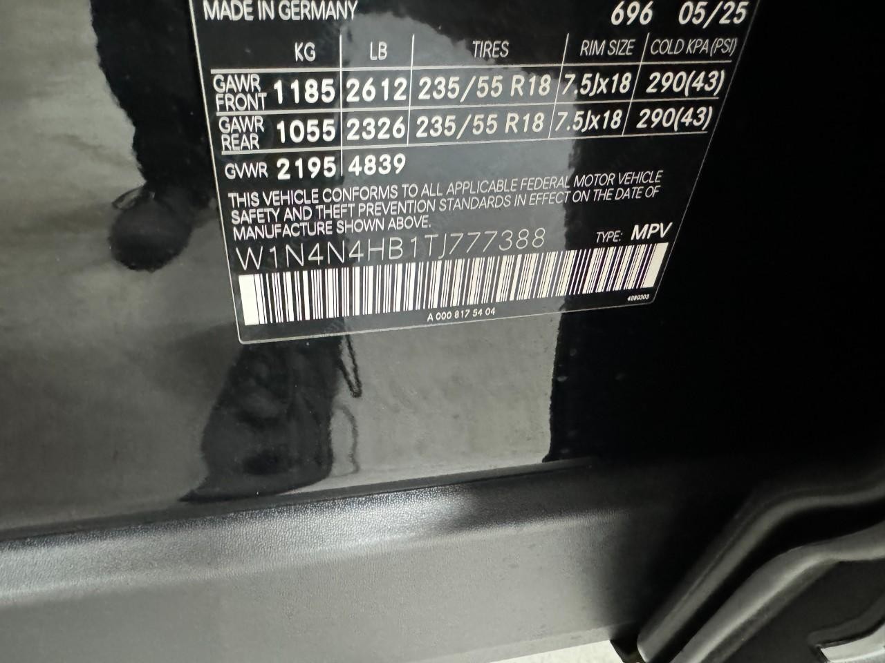 Mercedes-Benz GLA Vehicle Full-screen Gallery Image 37