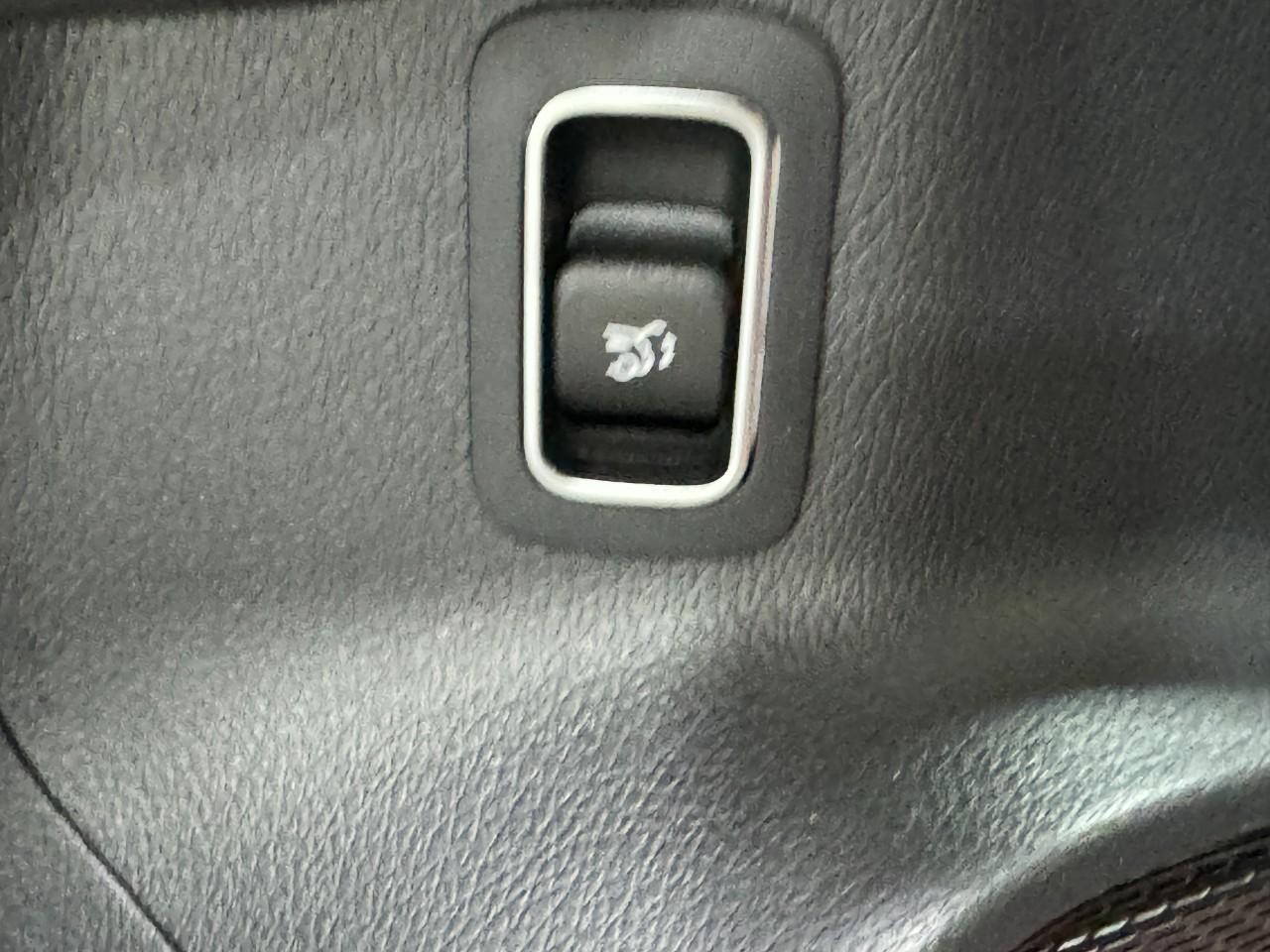 Mercedes-Benz GLA Vehicle Full-screen Gallery Image 27