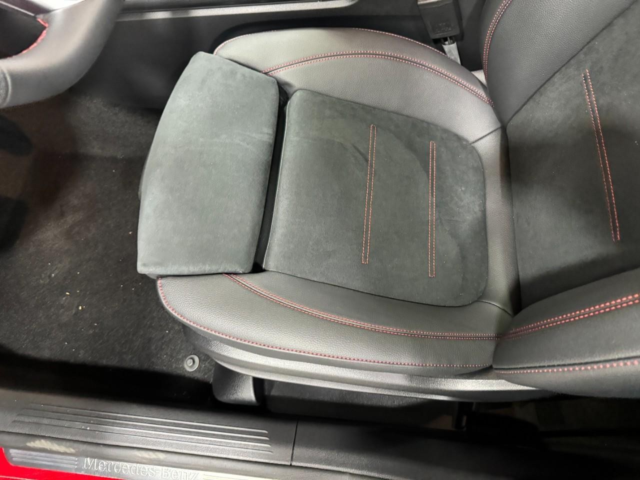 Mercedes-Benz GLA Vehicle Full-screen Gallery Image 29