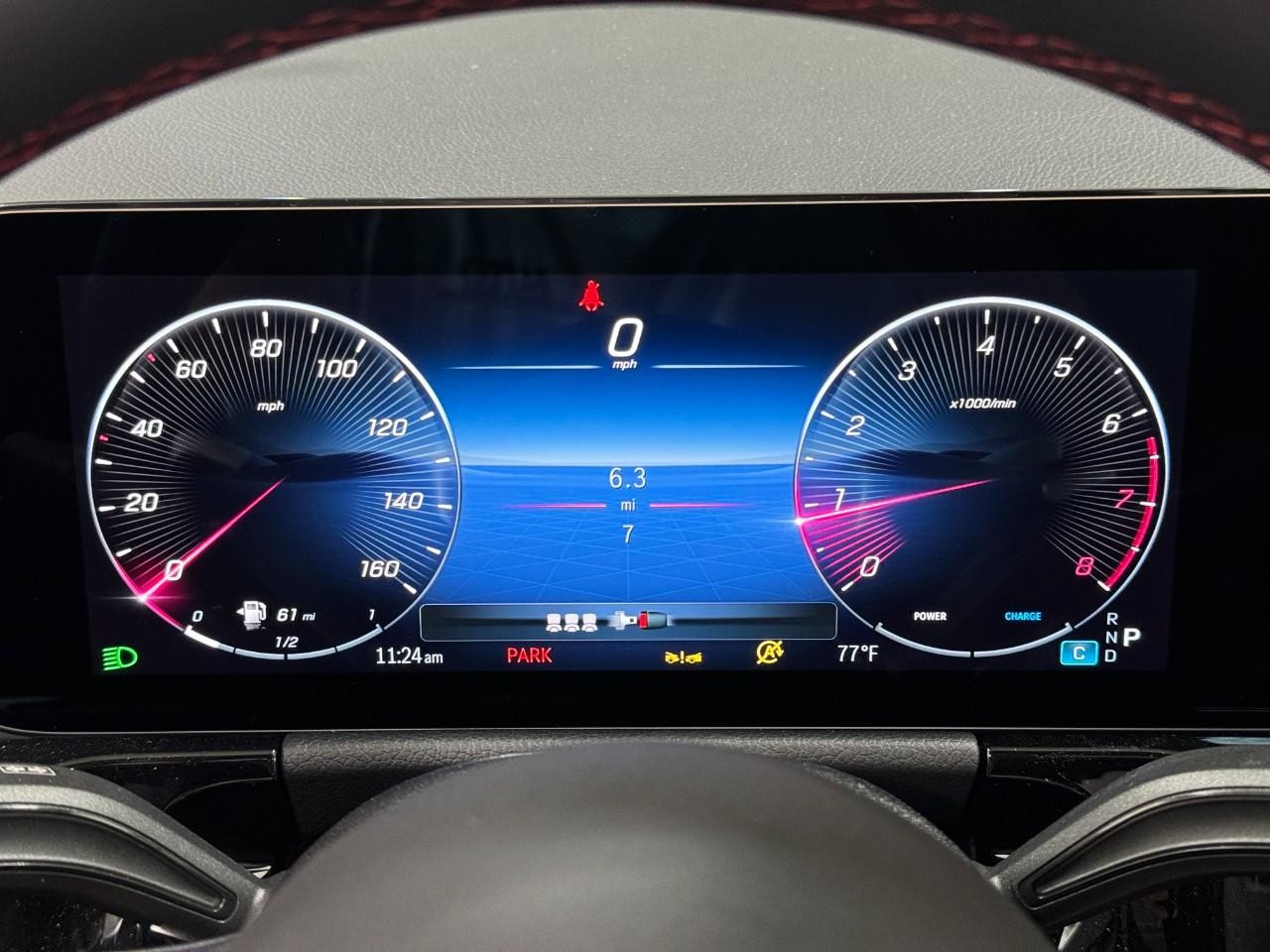 Mercedes-Benz GLA Vehicle Full-screen Gallery Image 33