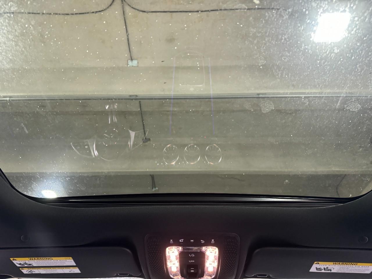 Mercedes-Benz GLA Vehicle Full-screen Gallery Image 11