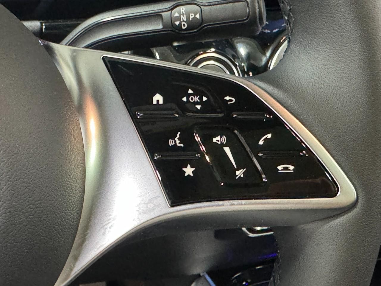 Mercedes-Benz GLA Vehicle Full-screen Gallery Image 33