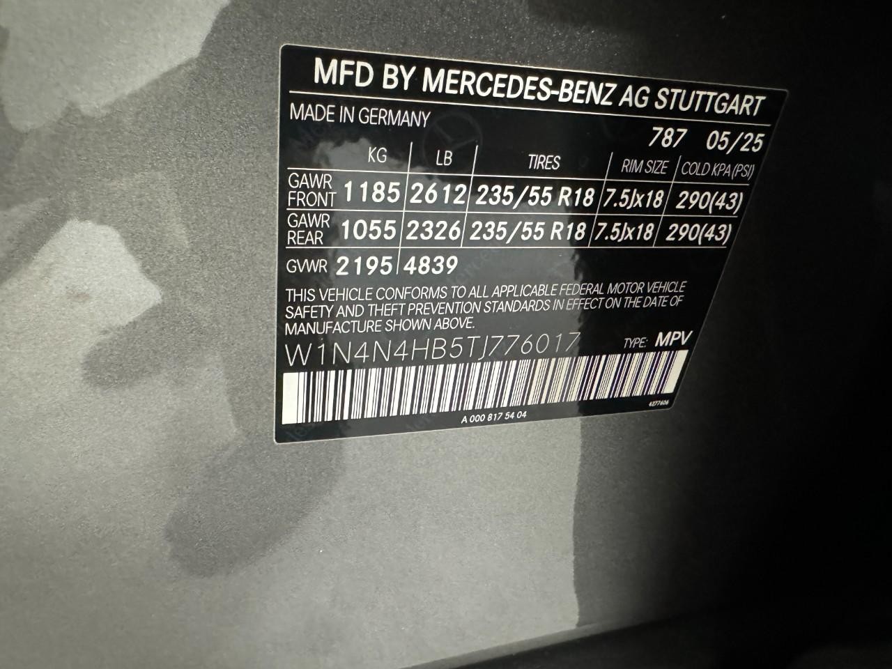 Mercedes-Benz GLA Vehicle Full-screen Gallery Image 37