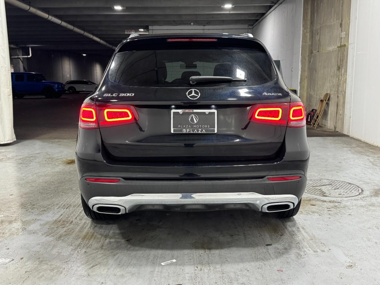Mercedes-Benz GLC Vehicle Full-screen Gallery Image 9