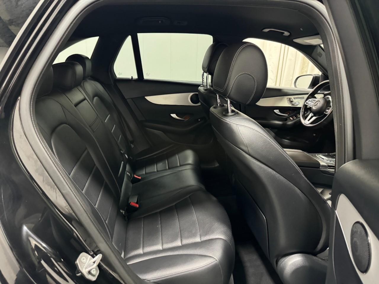 Mercedes-Benz GLC Vehicle Full-screen Gallery Image 10