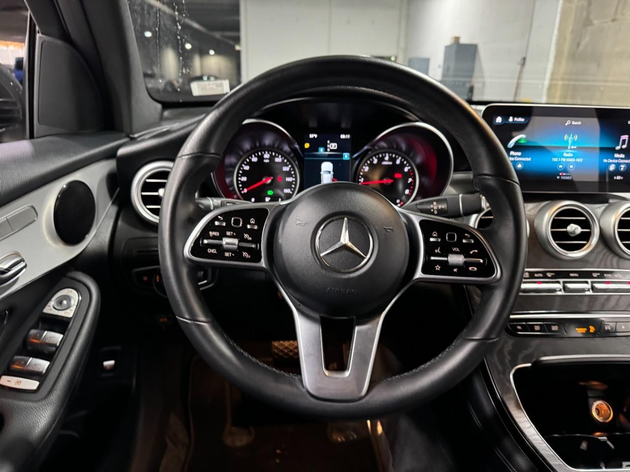 Mercedes-Benz GLC Vehicle Full-screen Gallery Image 12