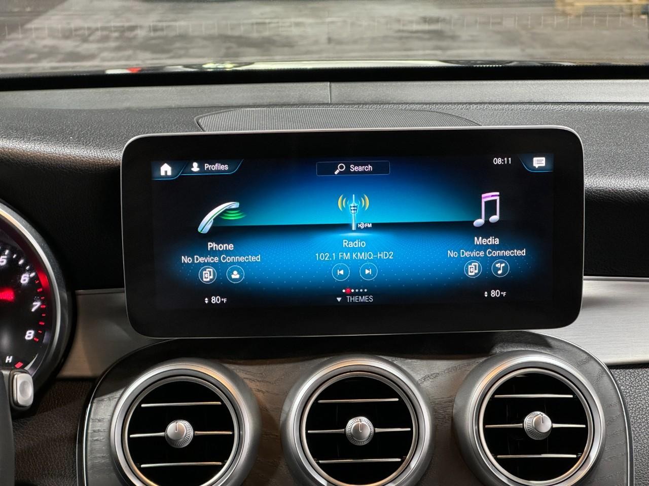 Mercedes-Benz GLC Vehicle Full-screen Gallery Image 13