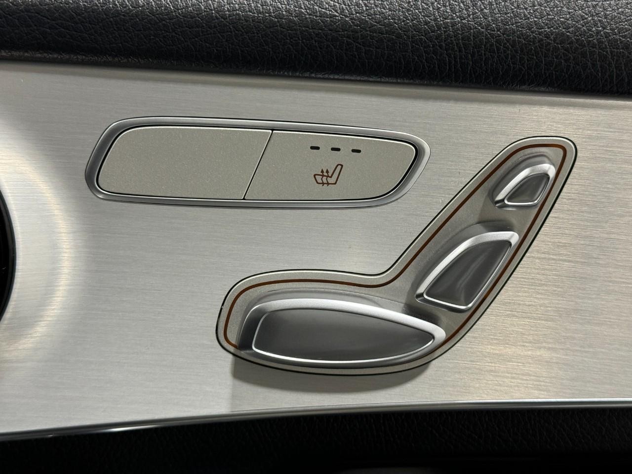 Mercedes-Benz GLC Vehicle Full-screen Gallery Image 20