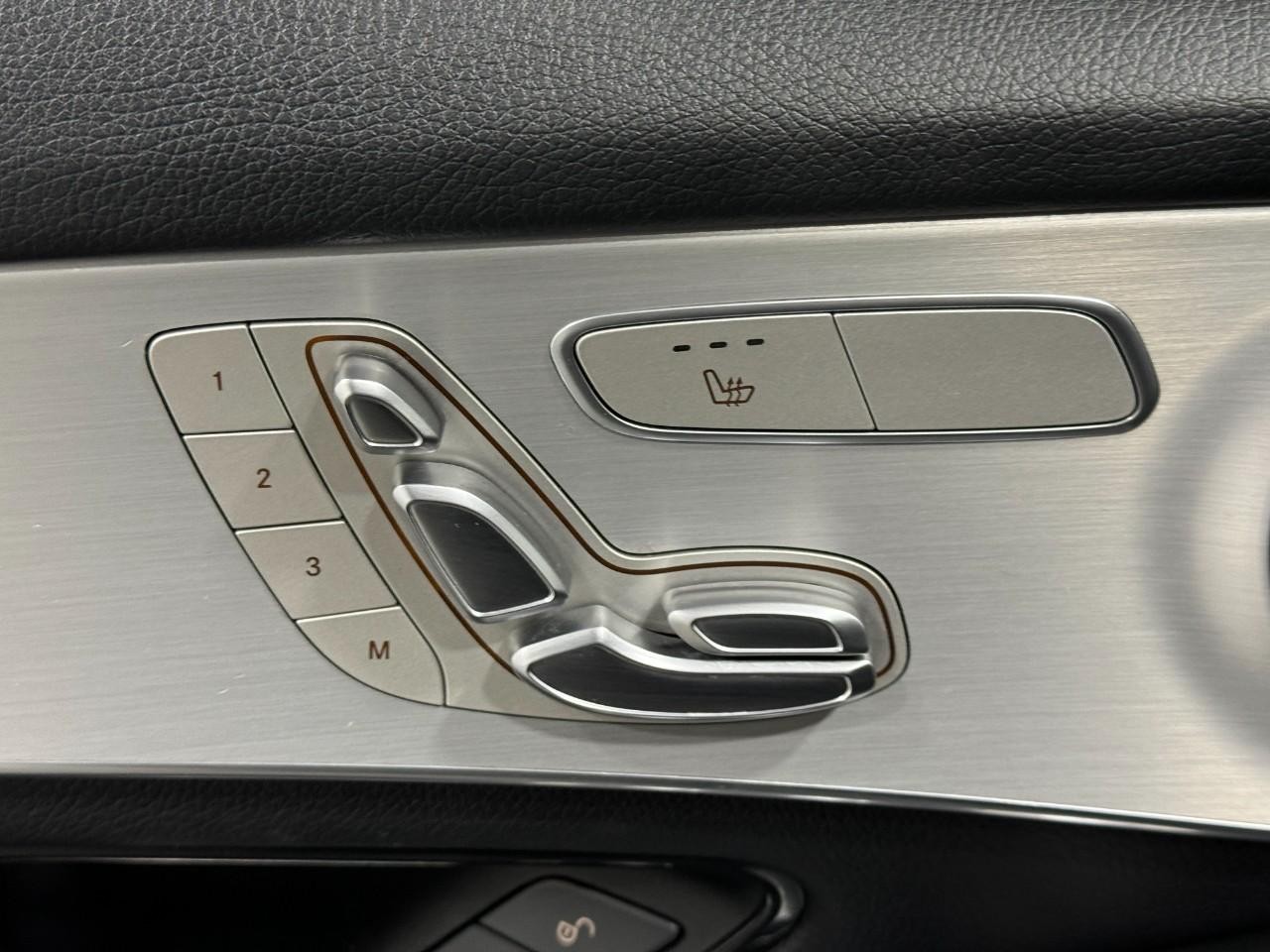 Mercedes-Benz GLC Vehicle Full-screen Gallery Image 23