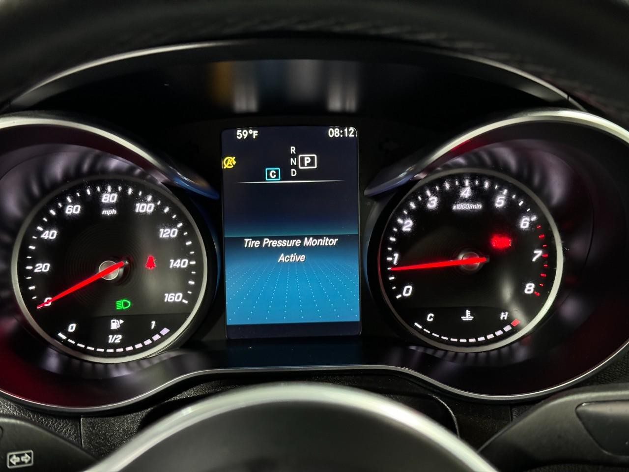 Mercedes-Benz GLC Vehicle Full-screen Gallery Image 33