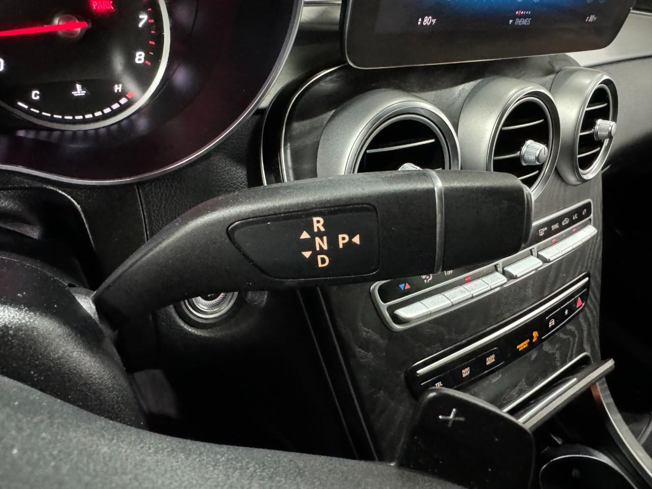 Mercedes-Benz GLC Vehicle Full-screen Gallery Image 34