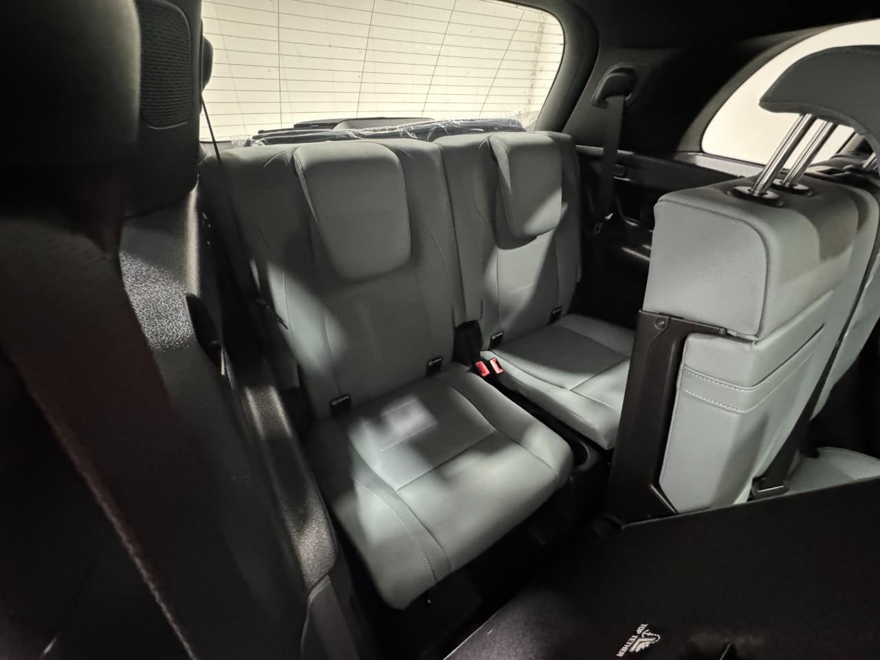 Mercedes-Benz GLB Vehicle Full-screen Gallery Image 11