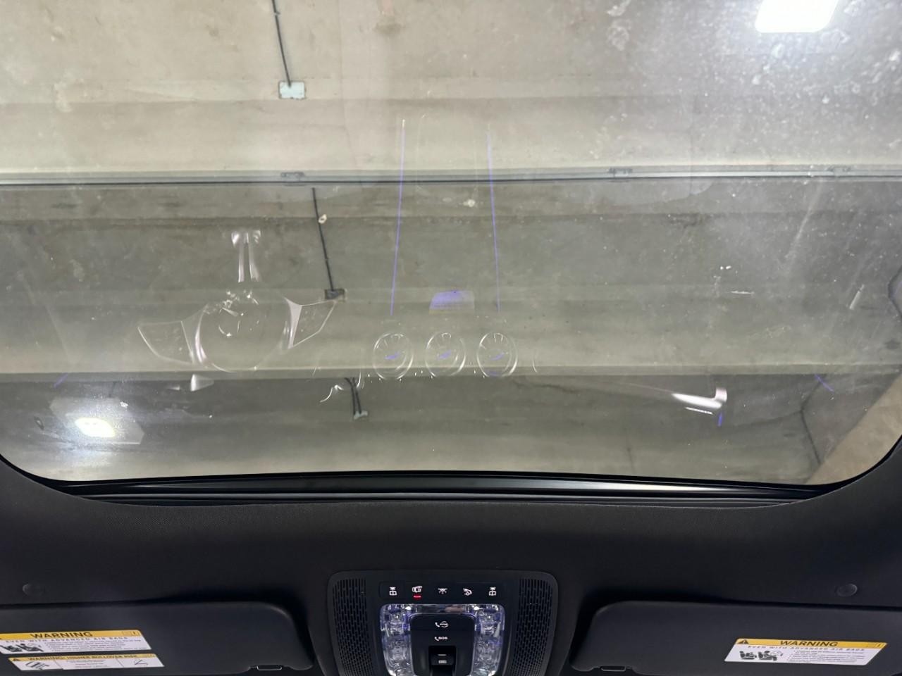 Mercedes-Benz GLB Vehicle Full-screen Gallery Image 13