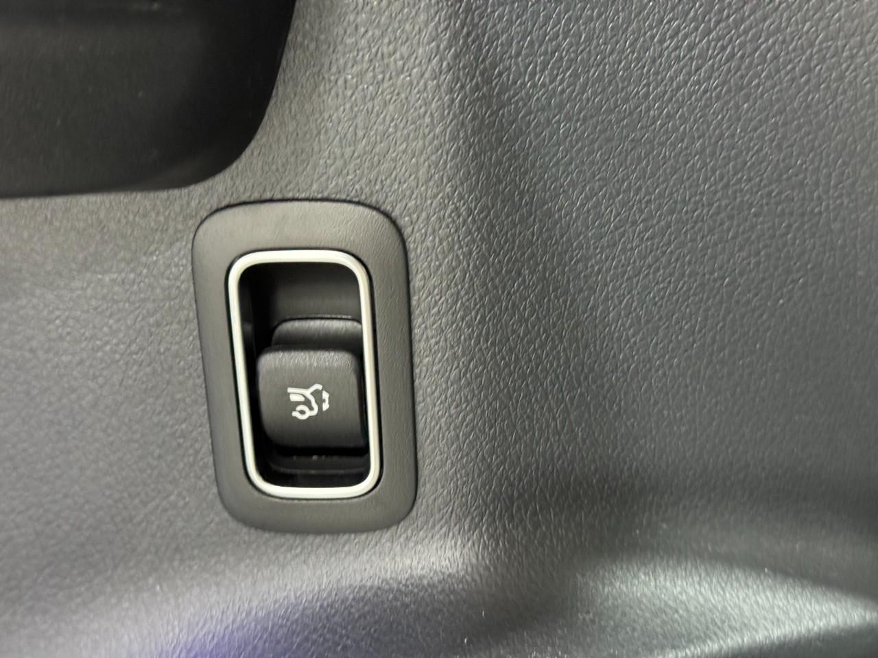 Mercedes-Benz GLB Vehicle Full-screen Gallery Image 29