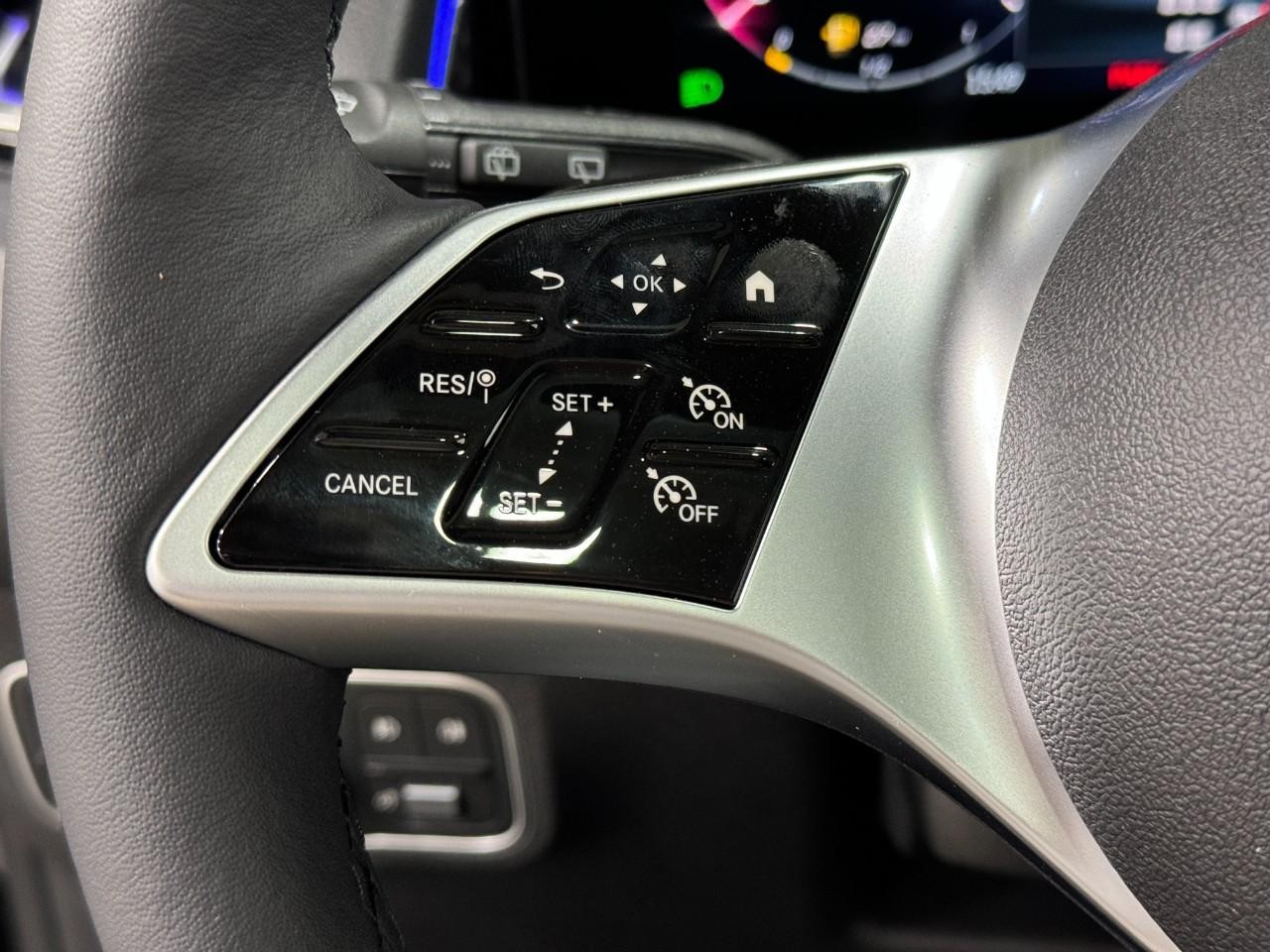 Mercedes-Benz GLB Vehicle Full-screen Gallery Image 34