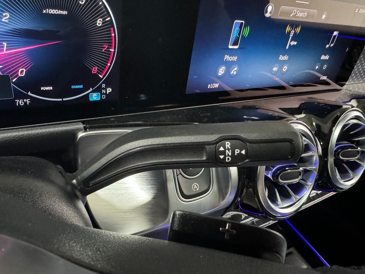 Mercedes-Benz GLB Vehicle Full-screen Gallery Image 37