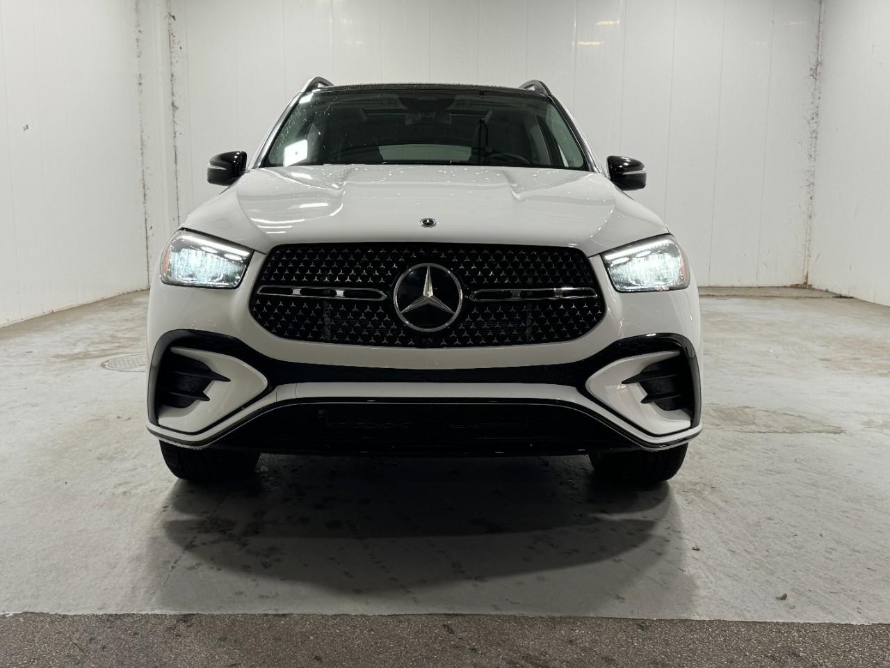 Mercedes-Benz GLE Vehicle Full-screen Gallery Image 7