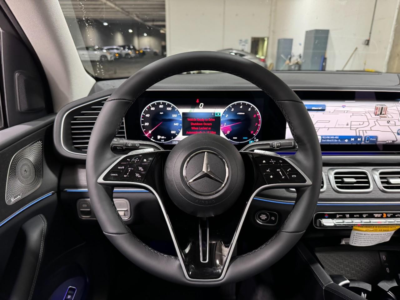 Mercedes-Benz GLE Vehicle Full-screen Gallery Image 13