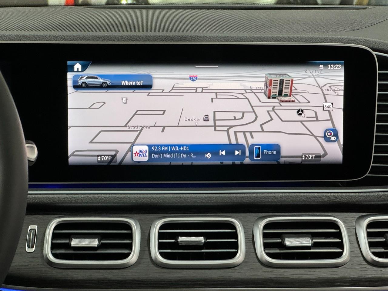 Mercedes-Benz GLE Vehicle Full-screen Gallery Image 14