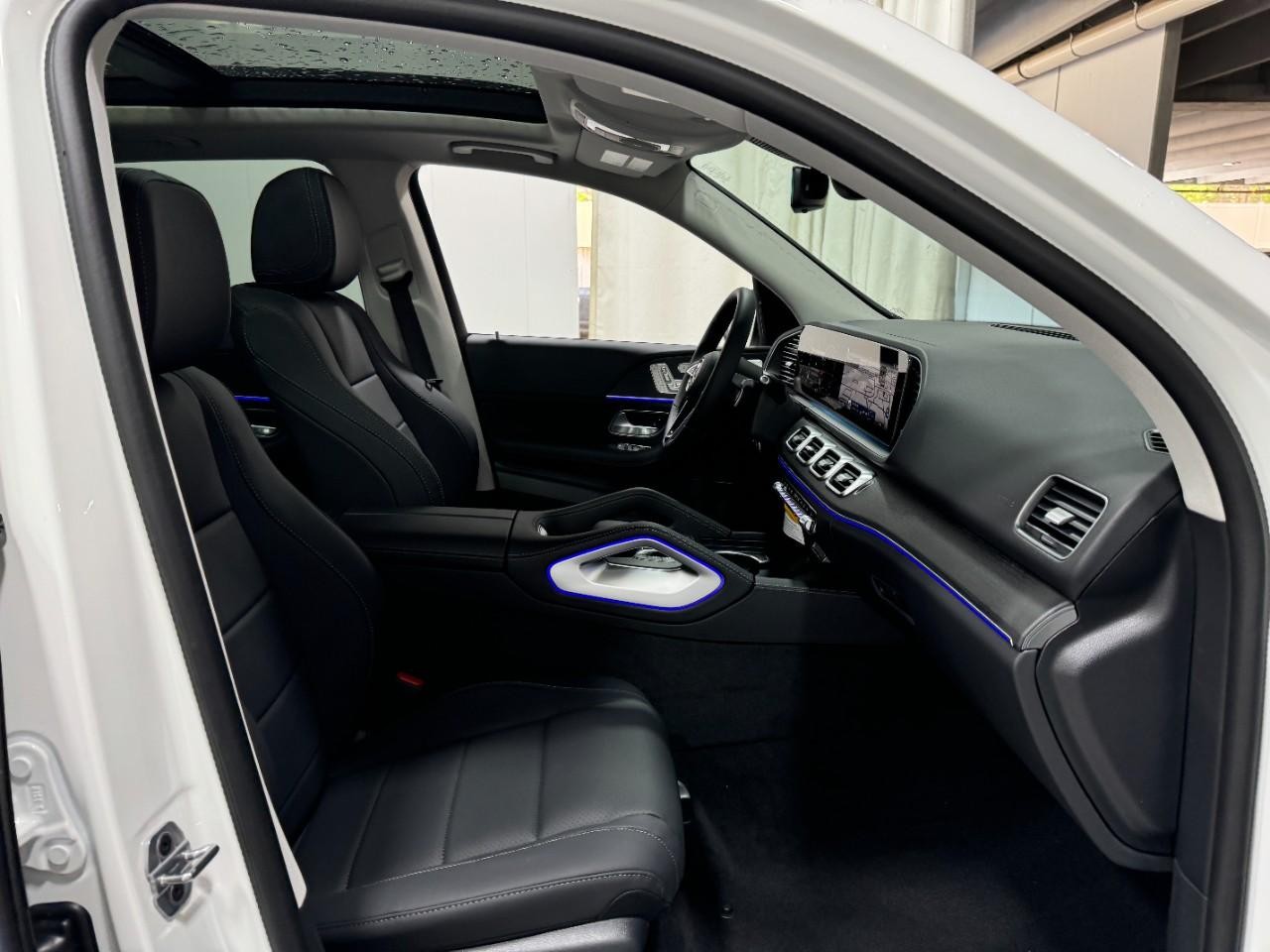 Mercedes-Benz GLE Vehicle Full-screen Gallery Image 18