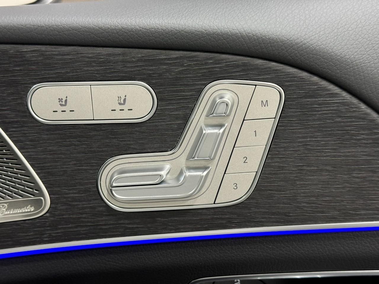 Mercedes-Benz GLE Vehicle Full-screen Gallery Image 21