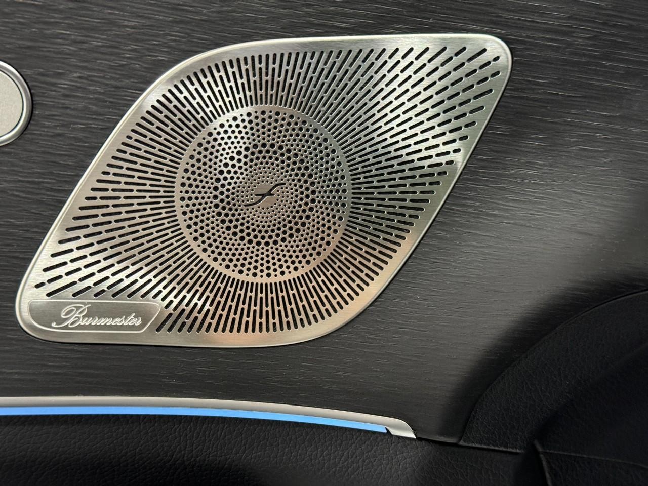 Mercedes-Benz GLE Vehicle Full-screen Gallery Image 24