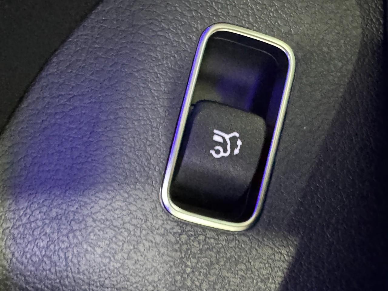 Mercedes-Benz GLE Vehicle Full-screen Gallery Image 28