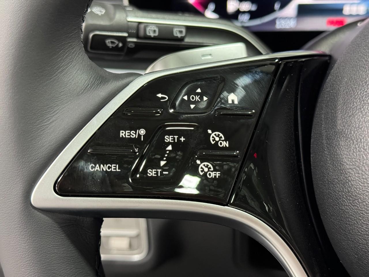 Mercedes-Benz GLE Vehicle Full-screen Gallery Image 33