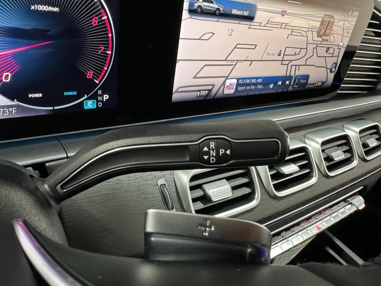 Mercedes-Benz GLE Vehicle Full-screen Gallery Image 36