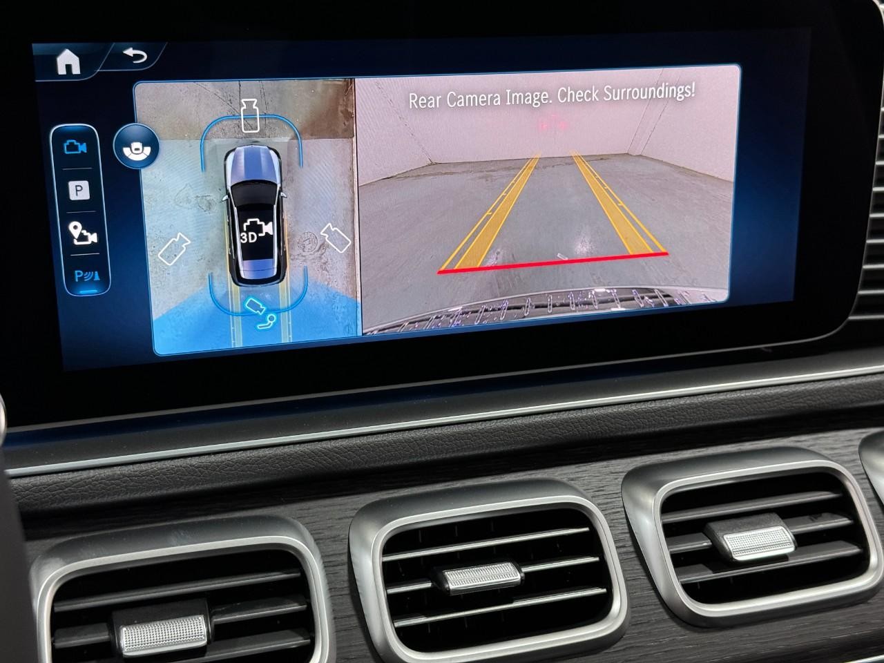 Mercedes-Benz GLE Vehicle Full-screen Gallery Image 37