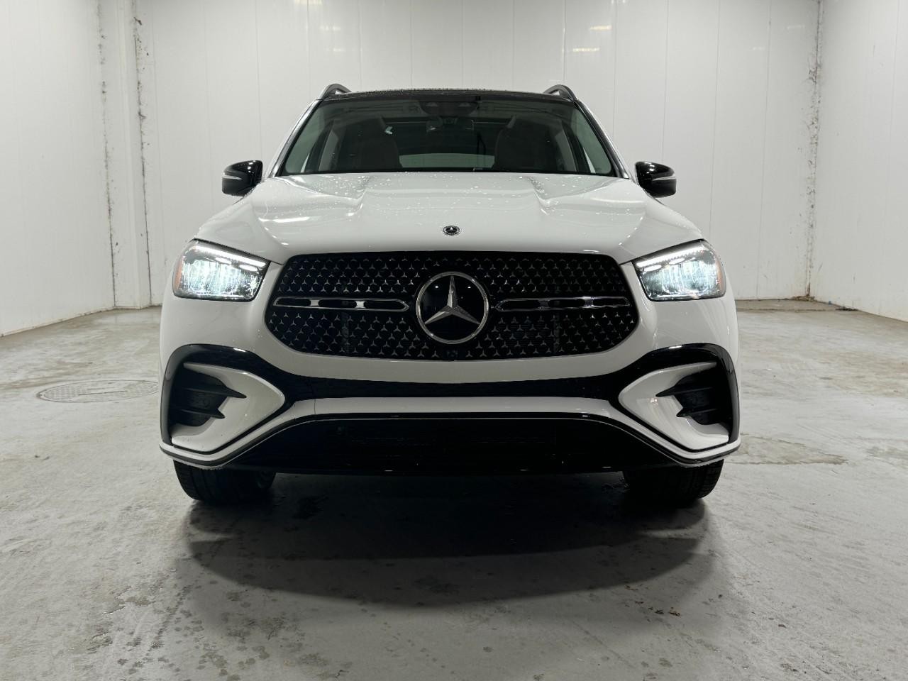 Mercedes-Benz GLE Vehicle Full-screen Gallery Image 7