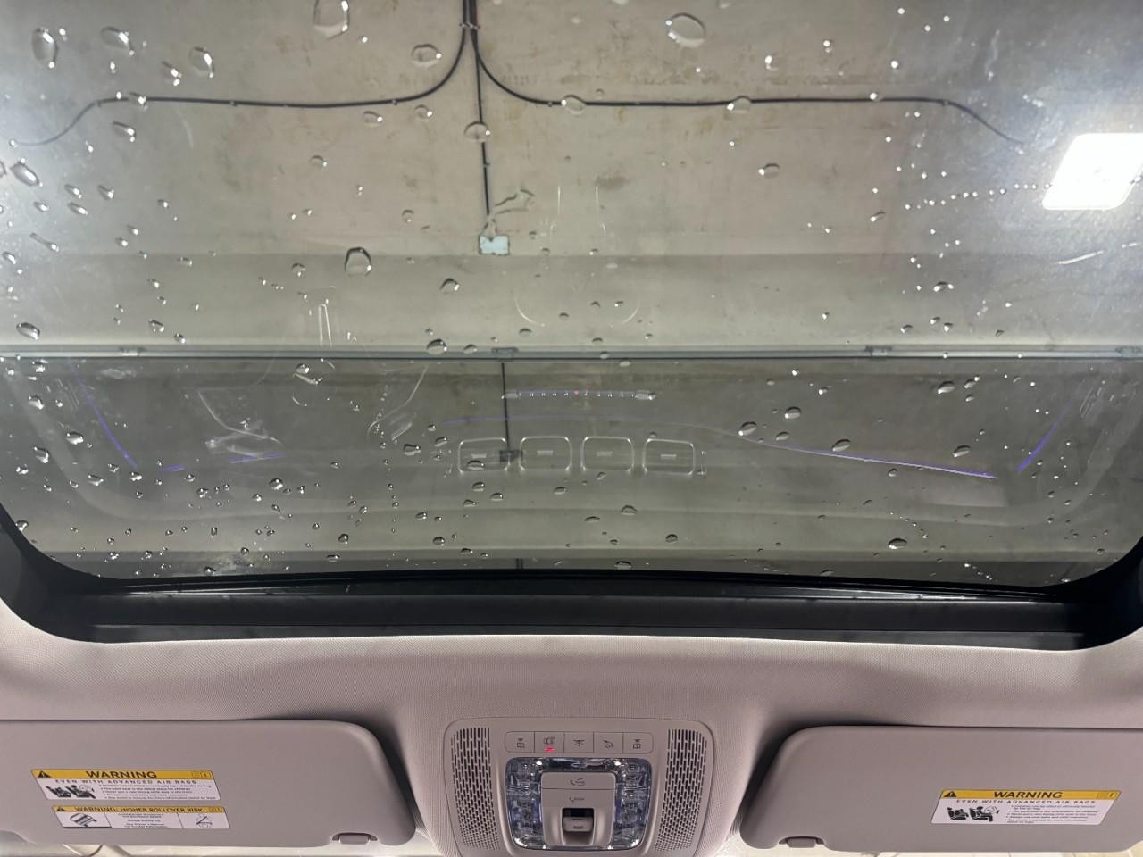 Mercedes-Benz GLE Vehicle Full-screen Gallery Image 11